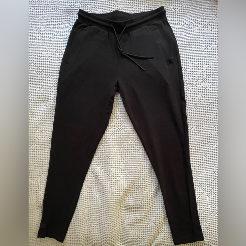 Alphalete black joggers